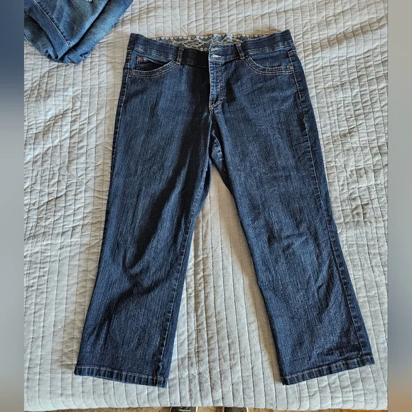 Distressed Blue Jeans - Picture 5 of 8